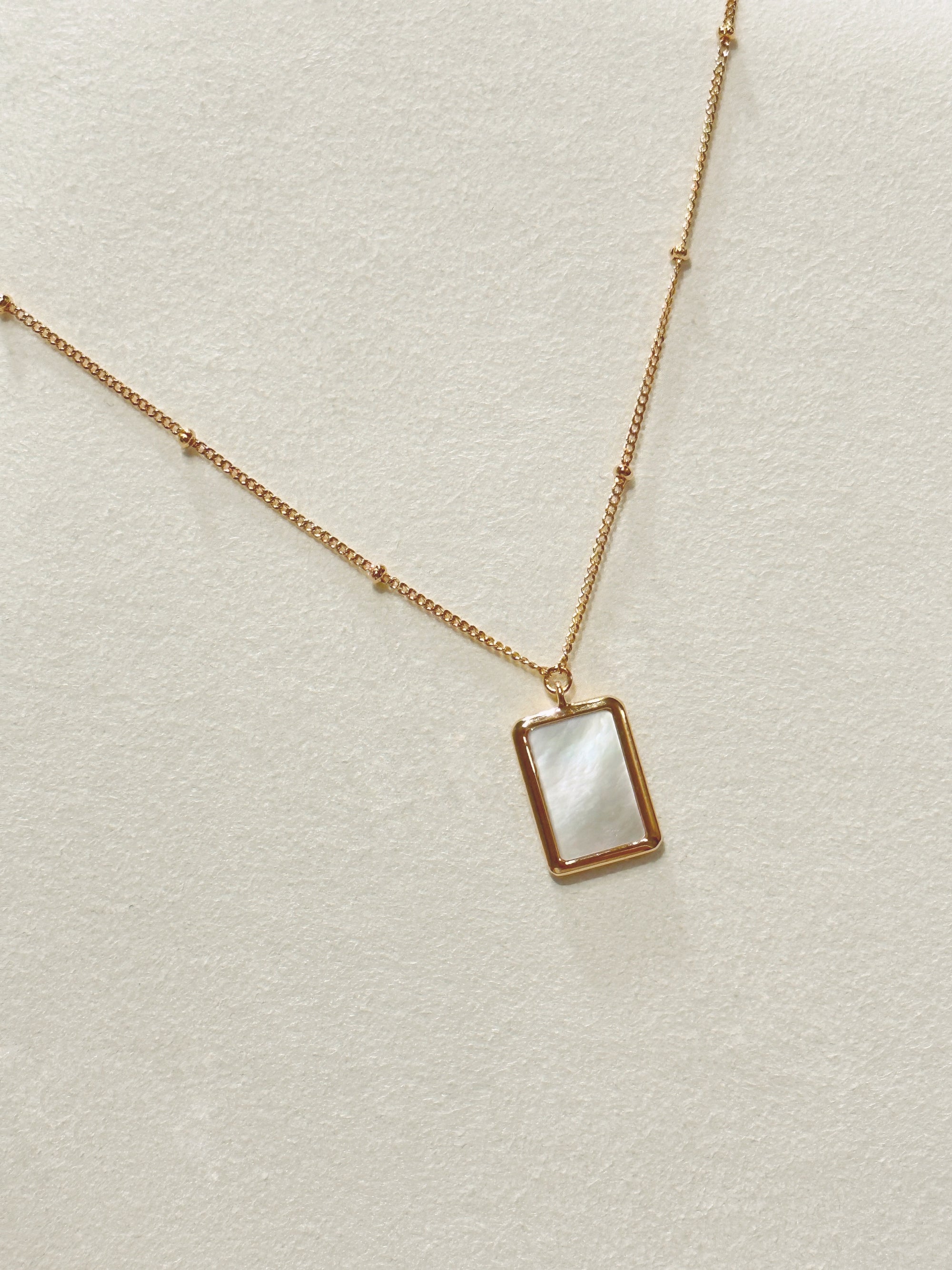 Pearly White Necklace