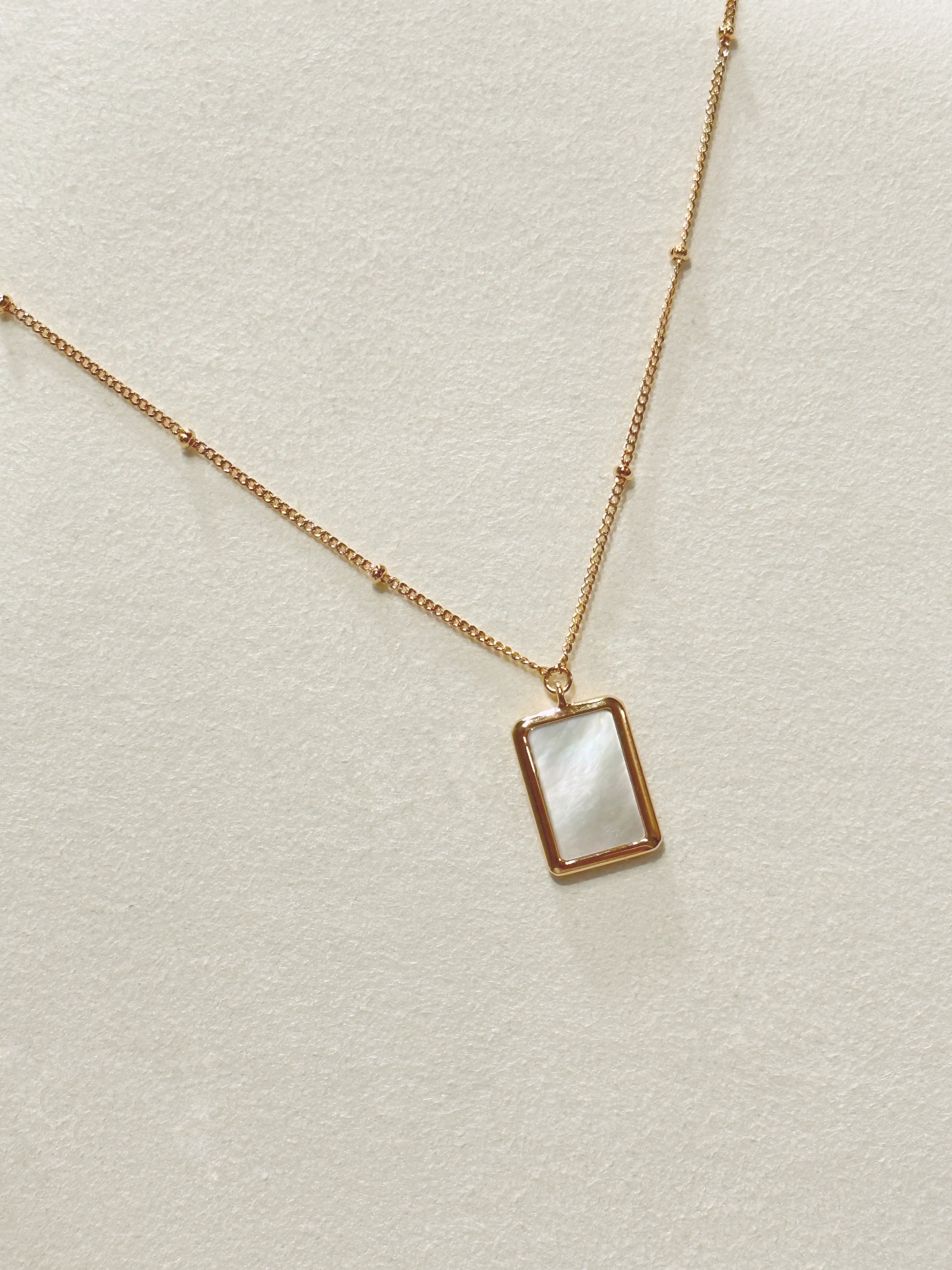 Pearly White Necklace