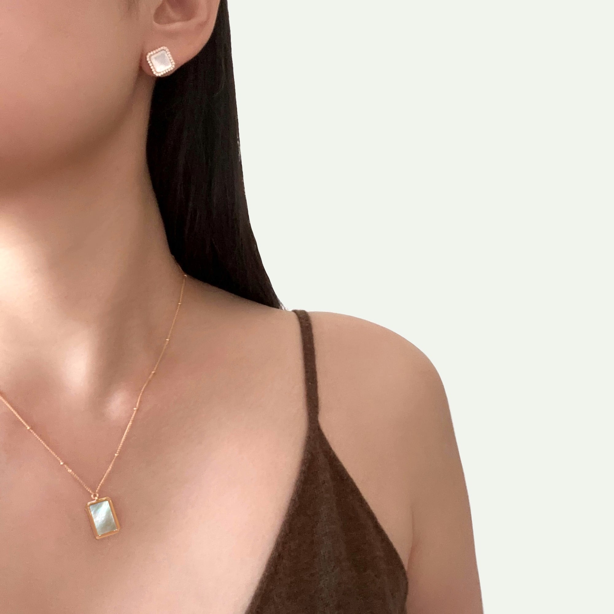 Pearly White Necklace