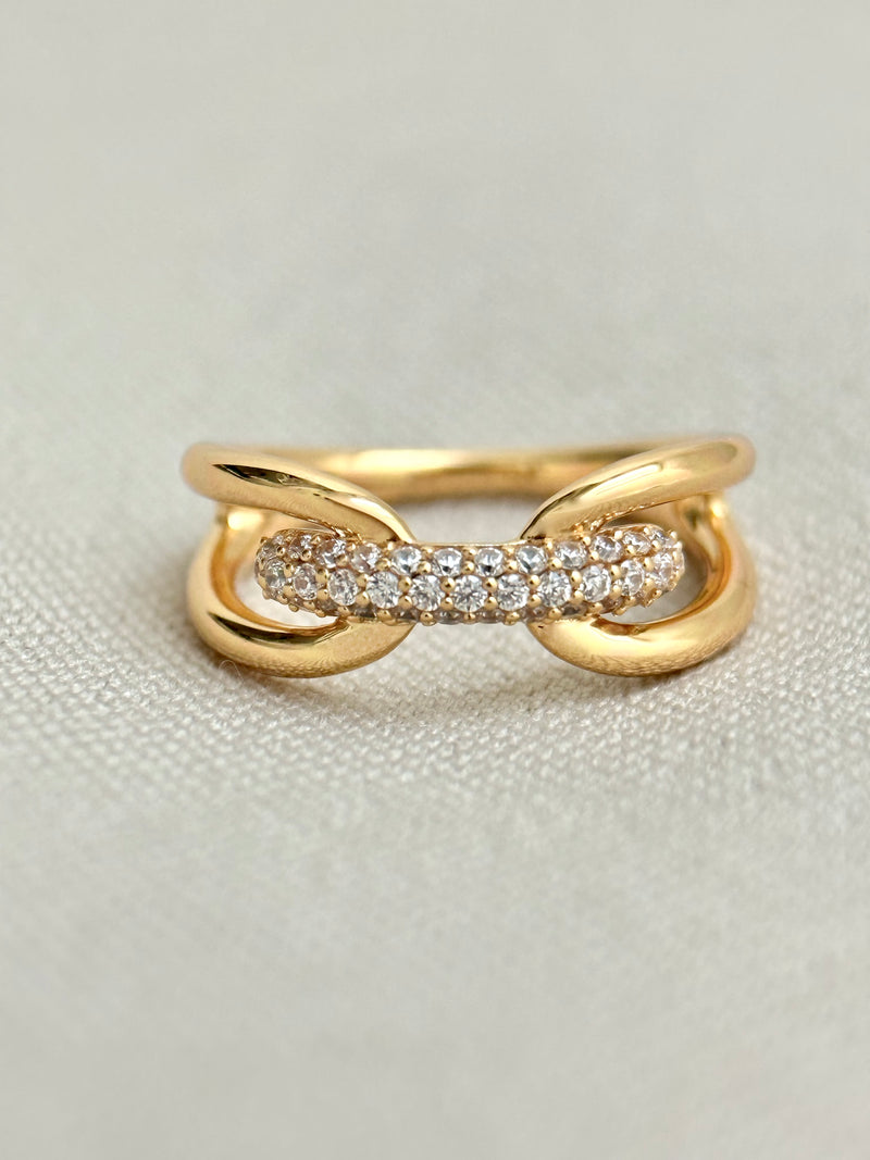 Huggie Ring