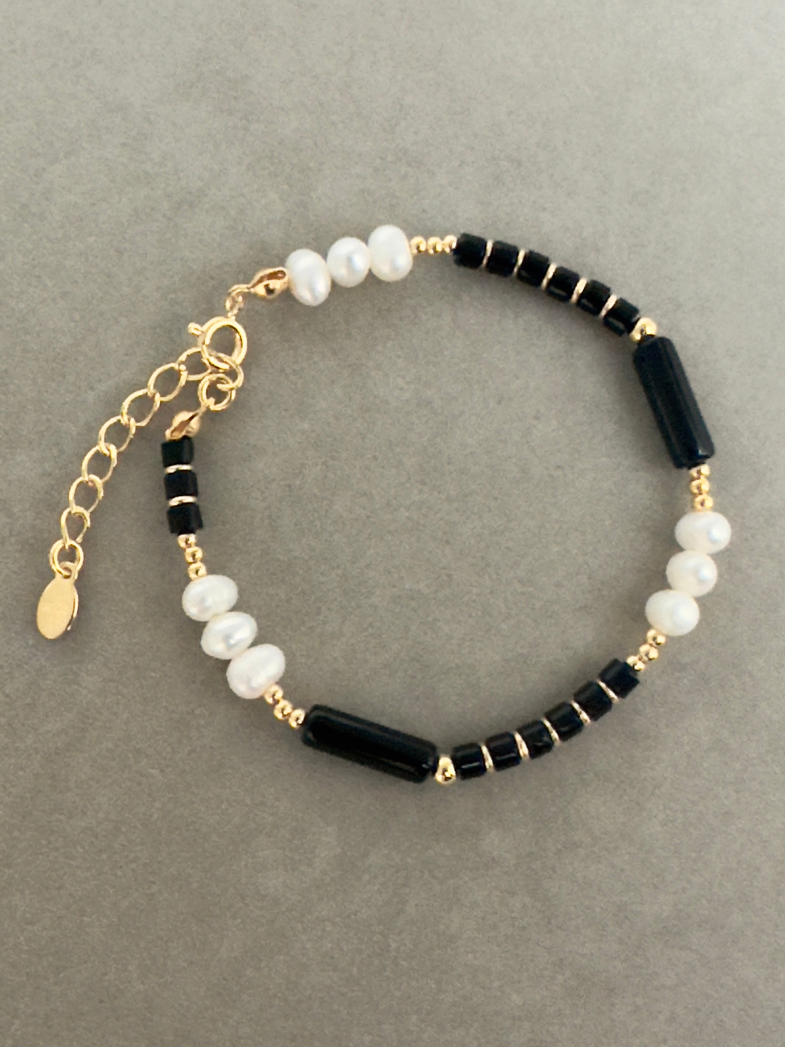 Pearly Onyx Bead Bracelet