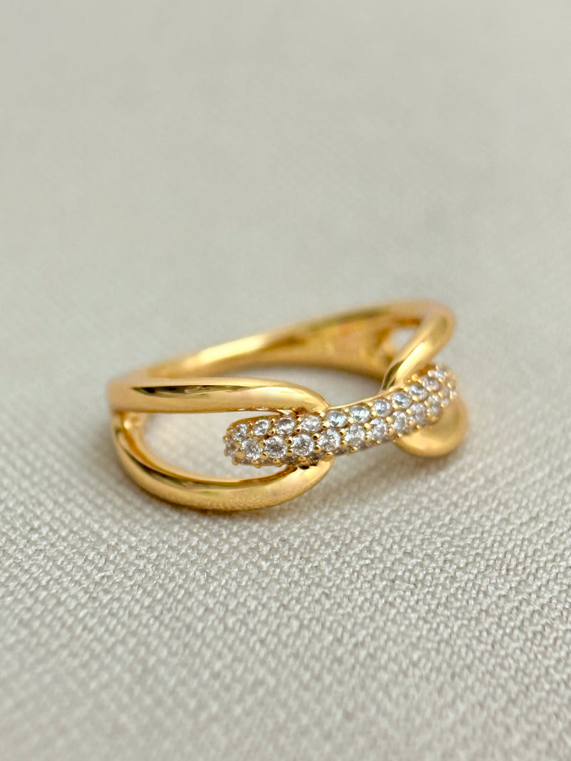 Huggie Ring