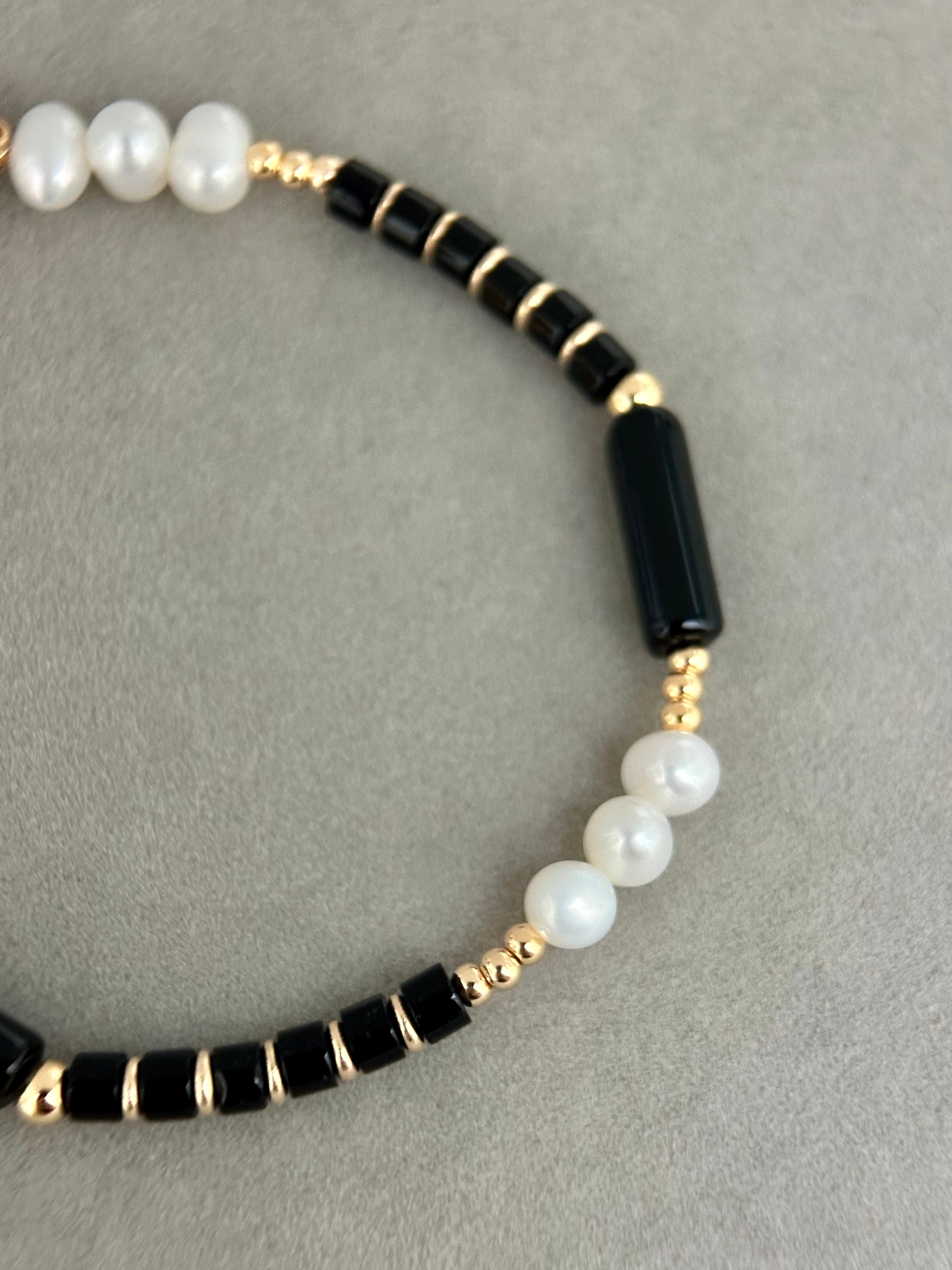 Pearly Onyx Bead Bracelet