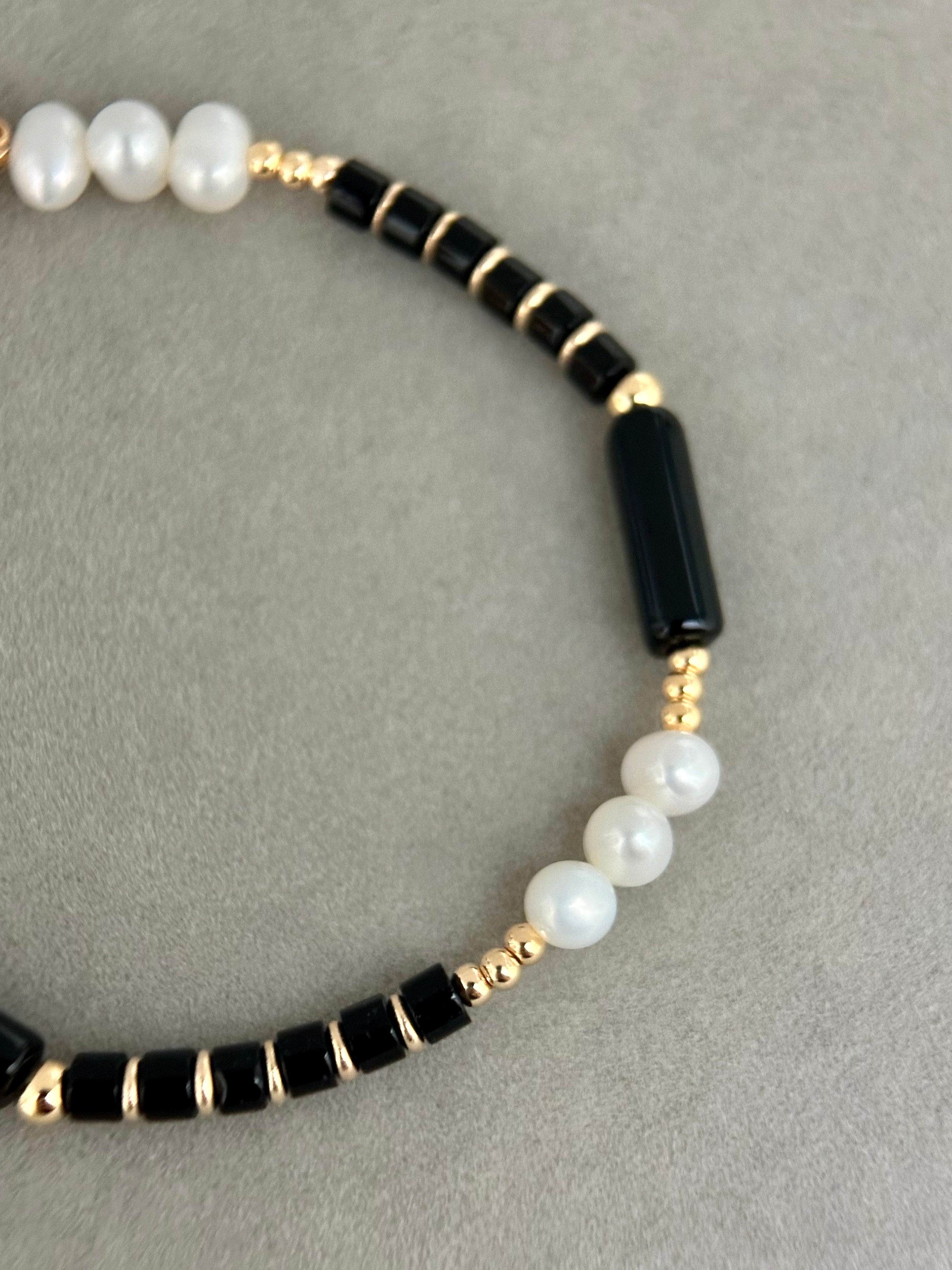 Pearly Onyx Bead Bracelet