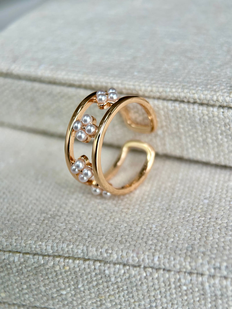 Pearly Floral Ring