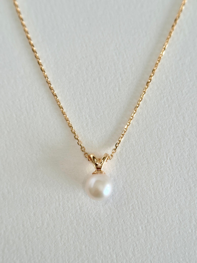 Solitaire Pearl Necklace
