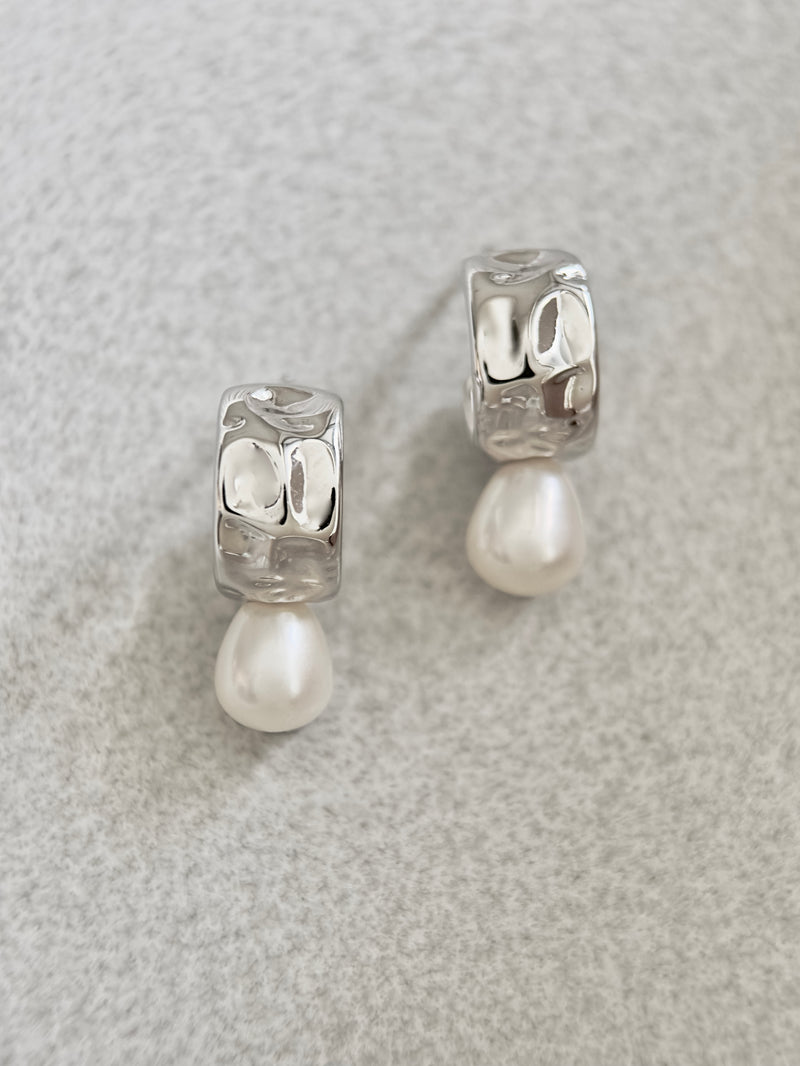 Pearly Waterdrop Earrings