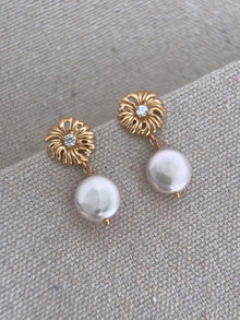 Daisy Pearl Earrings