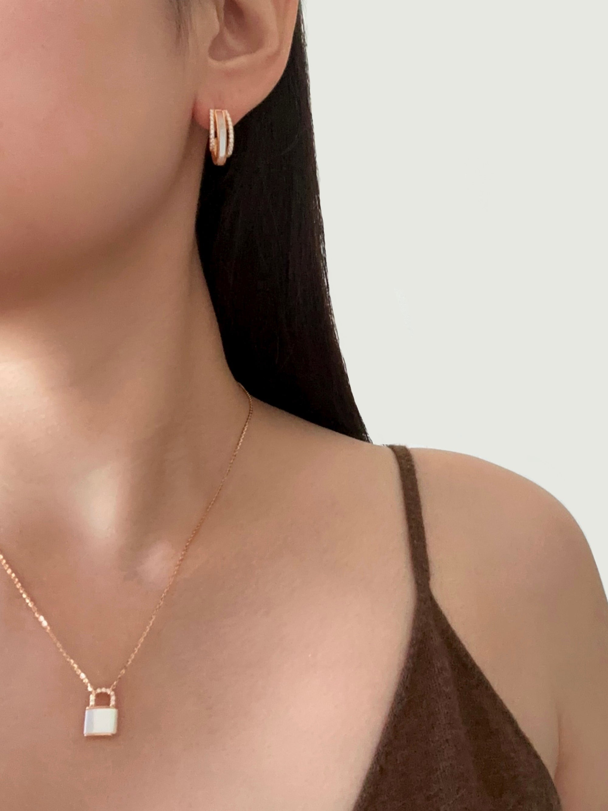 Pearly Lock Necklace